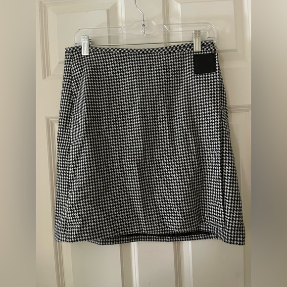 Ralph Lauren Dresses & Skirts - Women’s vintage Ralph Lauren Skirt White Black Houndstooth Wool Wrap Lined 8